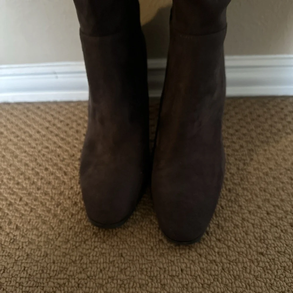 Vince Camunto TAPLEY Over the Knee Round Toe Boots Ash Brown Suede Sz 11